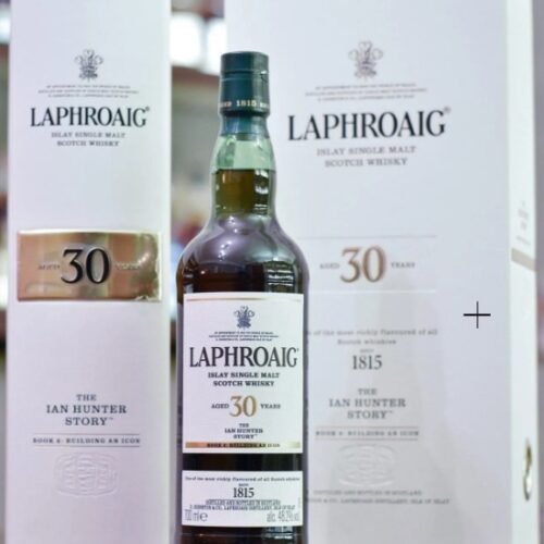 Laphroaig 30 Year Old - The Ian Hunter Story Book 2